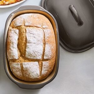 Pampered Chef Brotliebe Ofenmeister aus Stoneware mit frisch gebackenem Brot