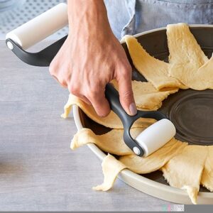 Teig ausrollen mit Pampered Chef Teigroller