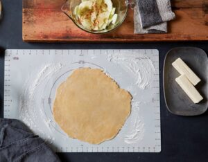 Teigunterlage von Pampered Chef aus Silikon auf Arbeitsfläche