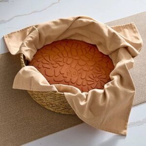 Brot länger warm halten Korb im Einsatz